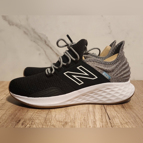 New Balance Women's Fresh Foam ROAV V1 Sneaker New Size 9.5 - Picture 2 of 7